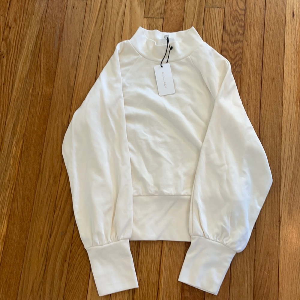 Line and dot top never worn